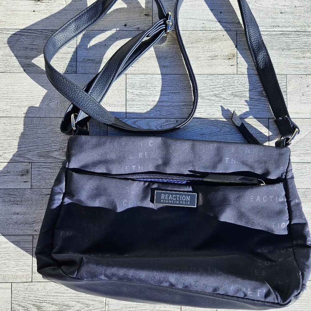 Kenneth Cole Reaction Crossbody Purse Bag Blue 7.5x10.5